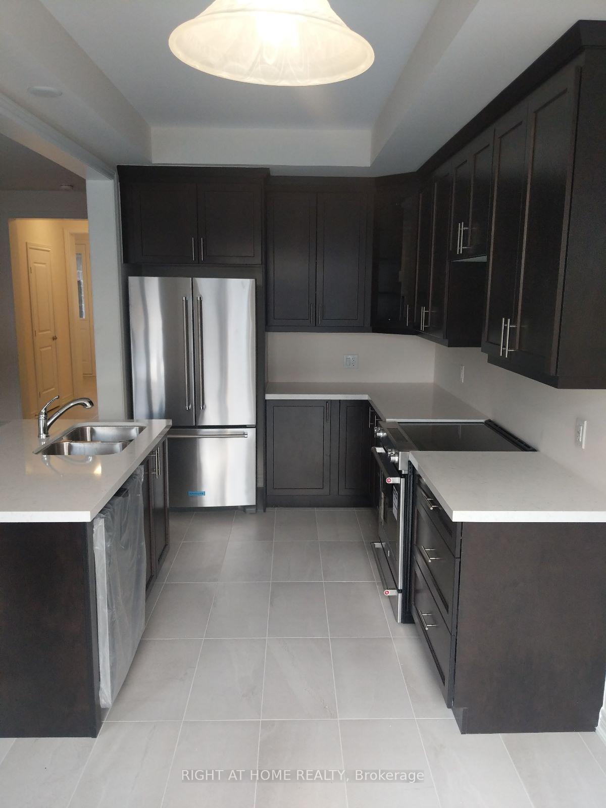 Photo 2 of 323 Raymond Road, Hamilton, Meadowlands — HOMEH