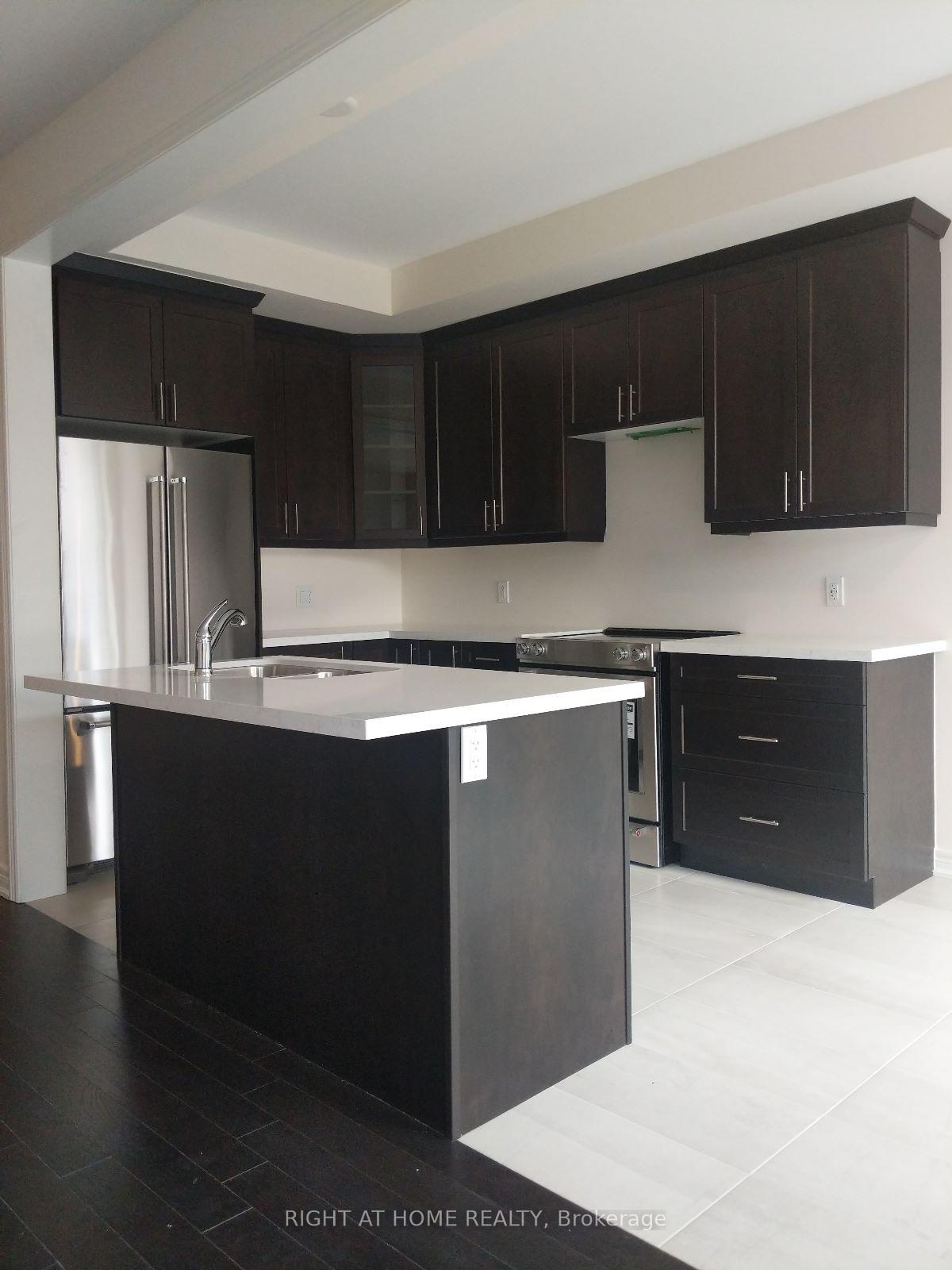 Photo 3 of 323 Raymond Road, Hamilton, Meadowlands — HOMEH