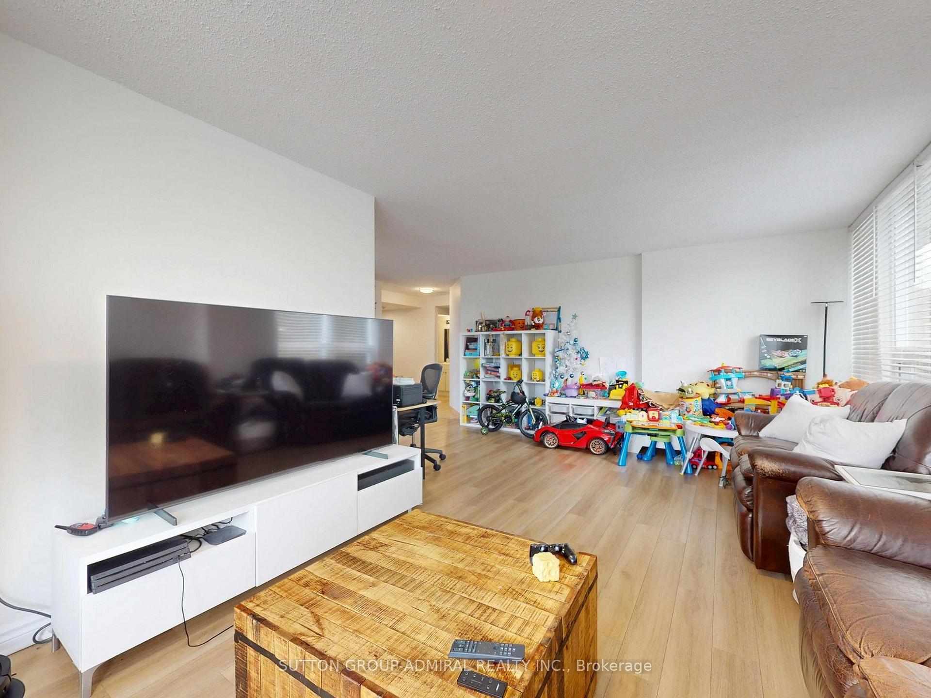 Photo 13 of Unit 312, 7601 Bathurst Street, Vaughan, Crestwood-Springfarm-Yorkhill — HOMEH
