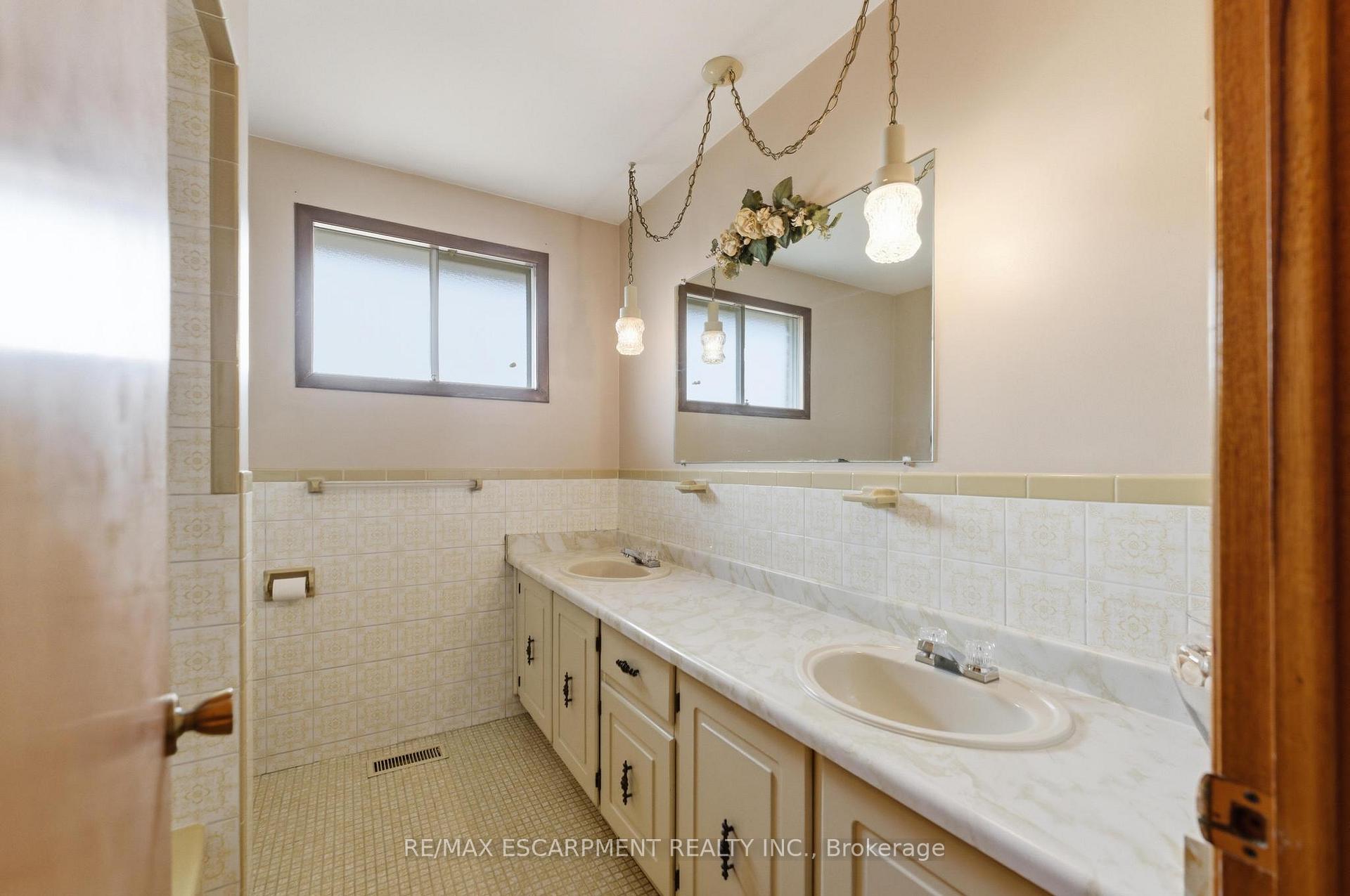 Photo 13 of 26 Adorn Court, Hamilton, Kentley — HOMEH