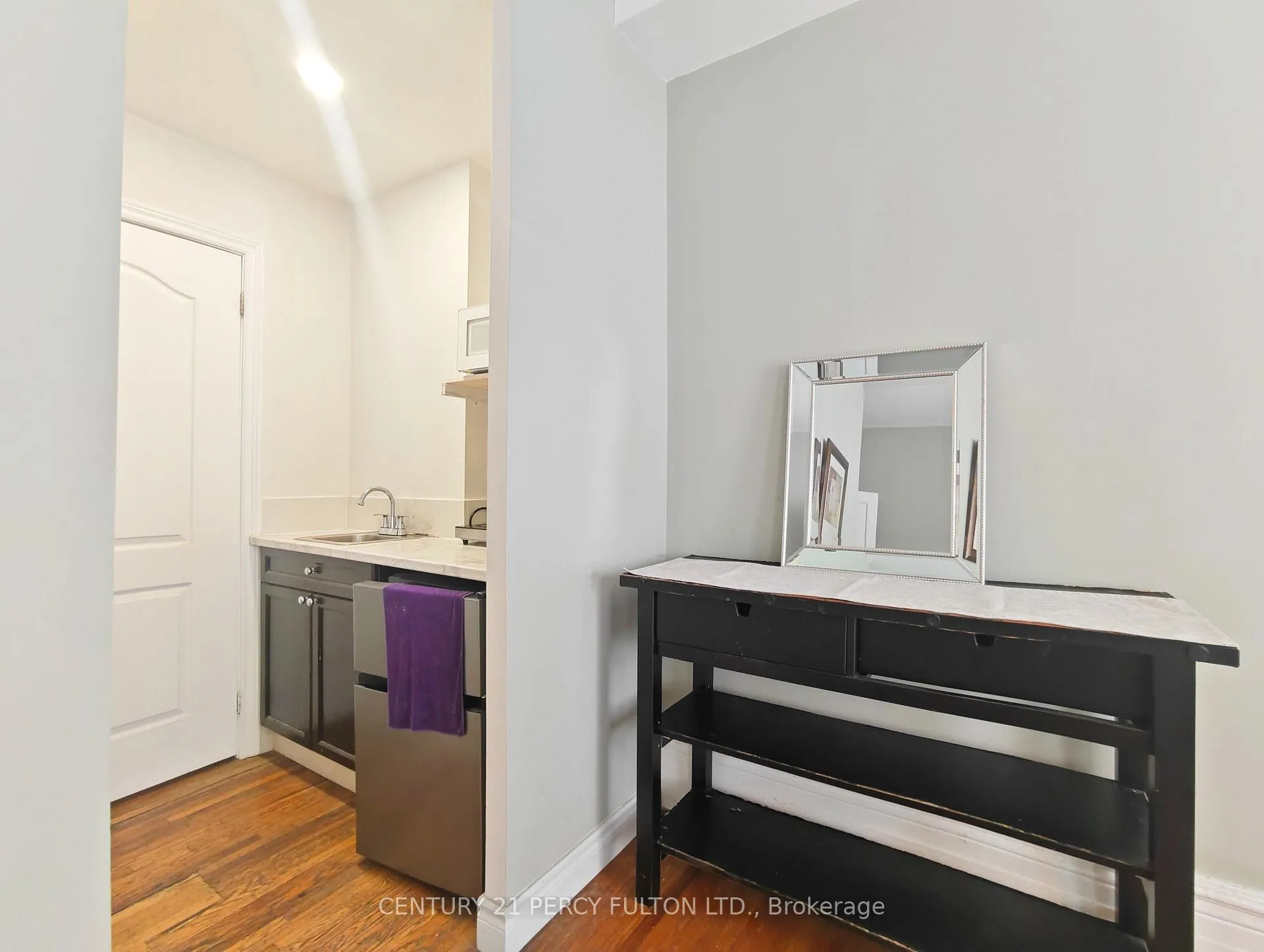 Photo 4 of 196 Brock Avenue, Toronto, Little Portugal — HOMEH