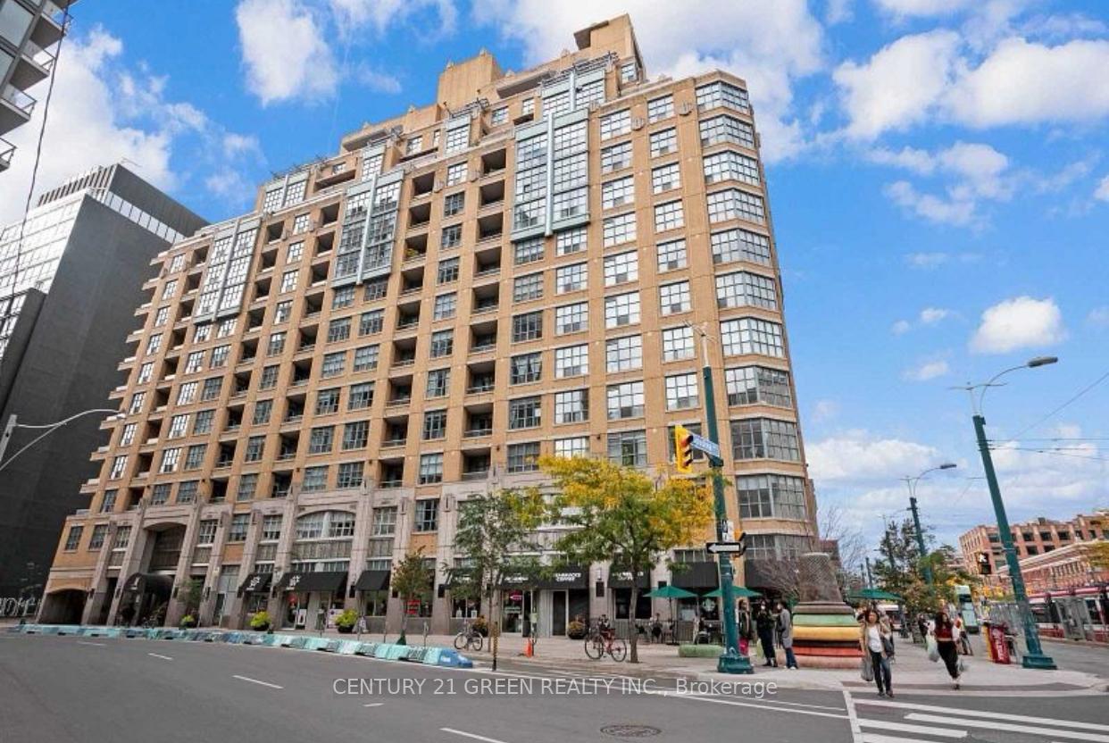 Front of Unit 819, 438 Richmond Street W