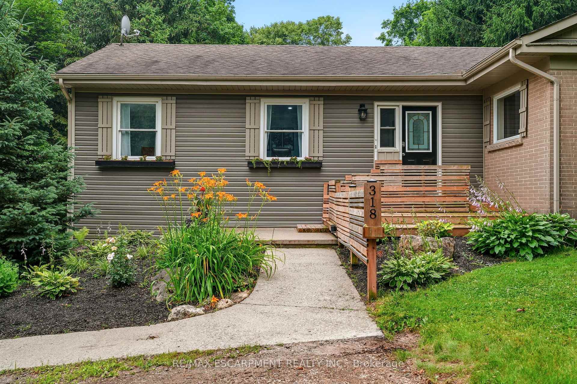 Photo 3 of 318 10th Concession Road E, Hamilton, Rural Flamborough — HOMEH