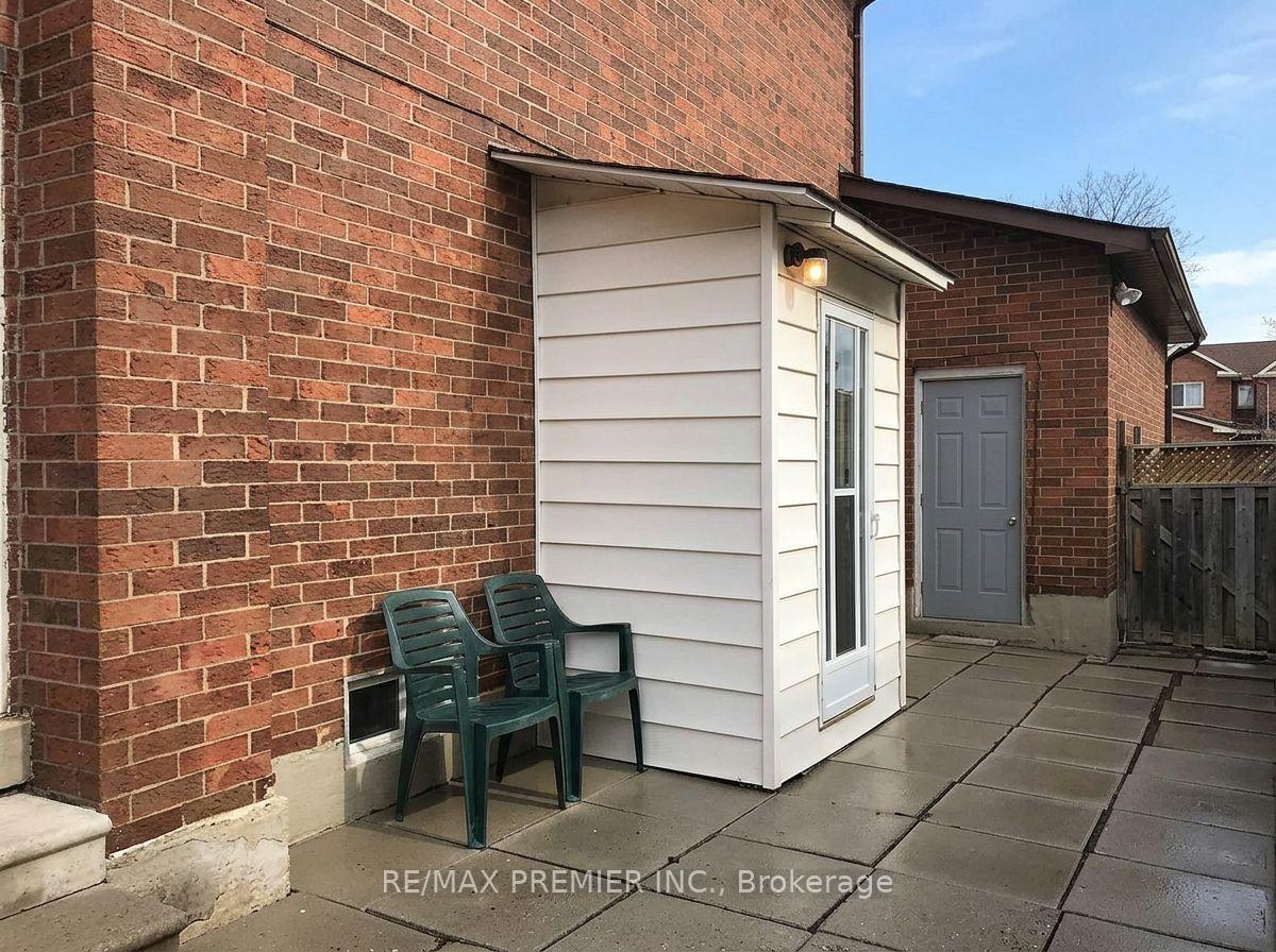 Photo 2 of Unit Bsmt, 46 Belmont Crescent, Vaughan, Maple — HOMEH