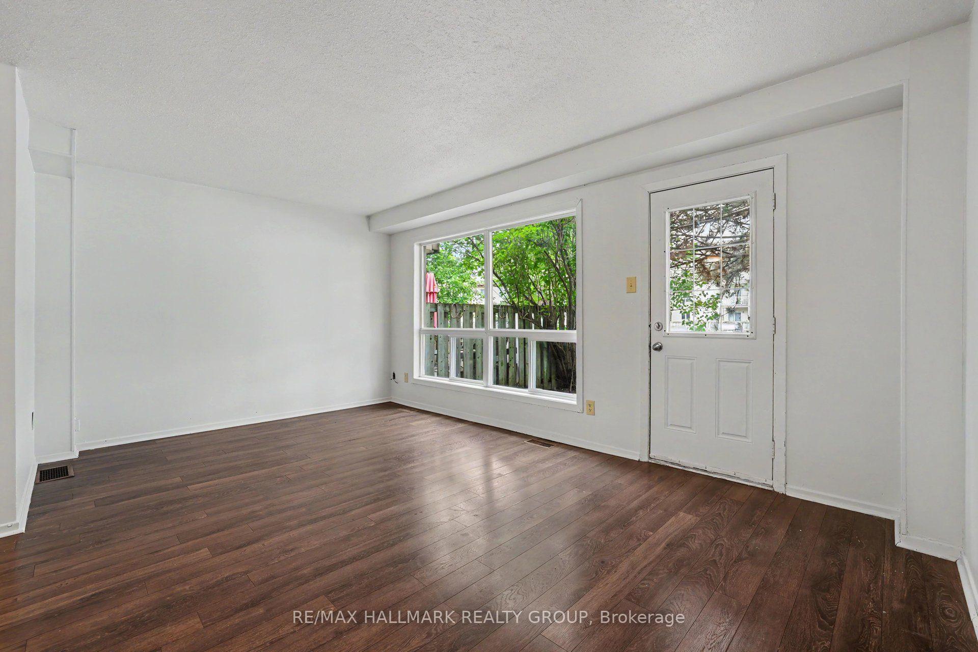 Photo 3 of Unit 18, 32 Sonnet Crescent, Ottawa, Westcliffe Estates — HOMEH