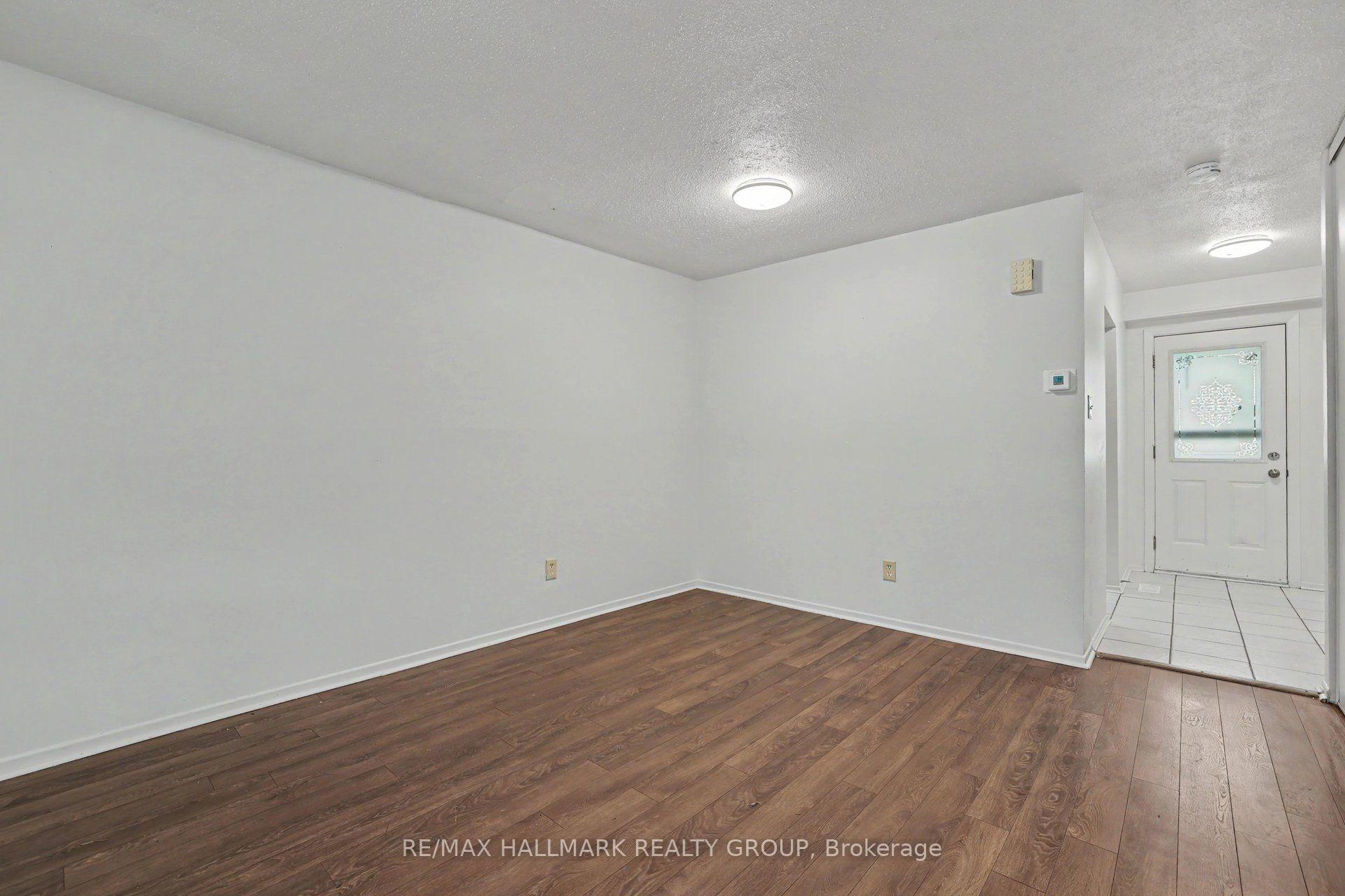 Photo 5 of Unit 18, 32 Sonnet Crescent, Ottawa, Westcliffe Estates — HOMEH