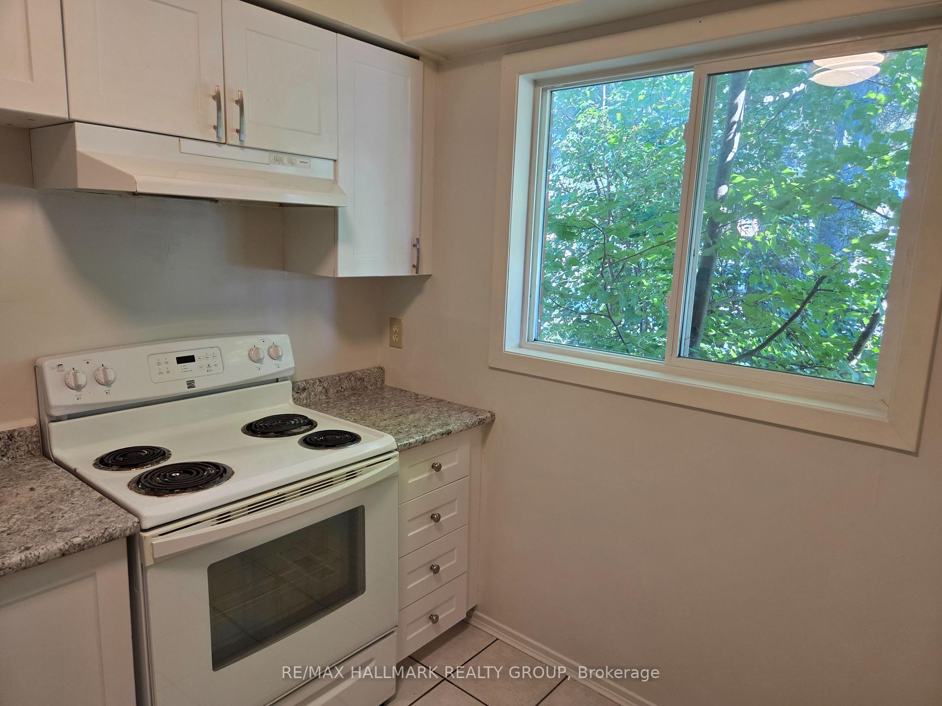 Photo 7 of Unit 18, 32 Sonnet Crescent, Ottawa, Westcliffe Estates — HOMEH