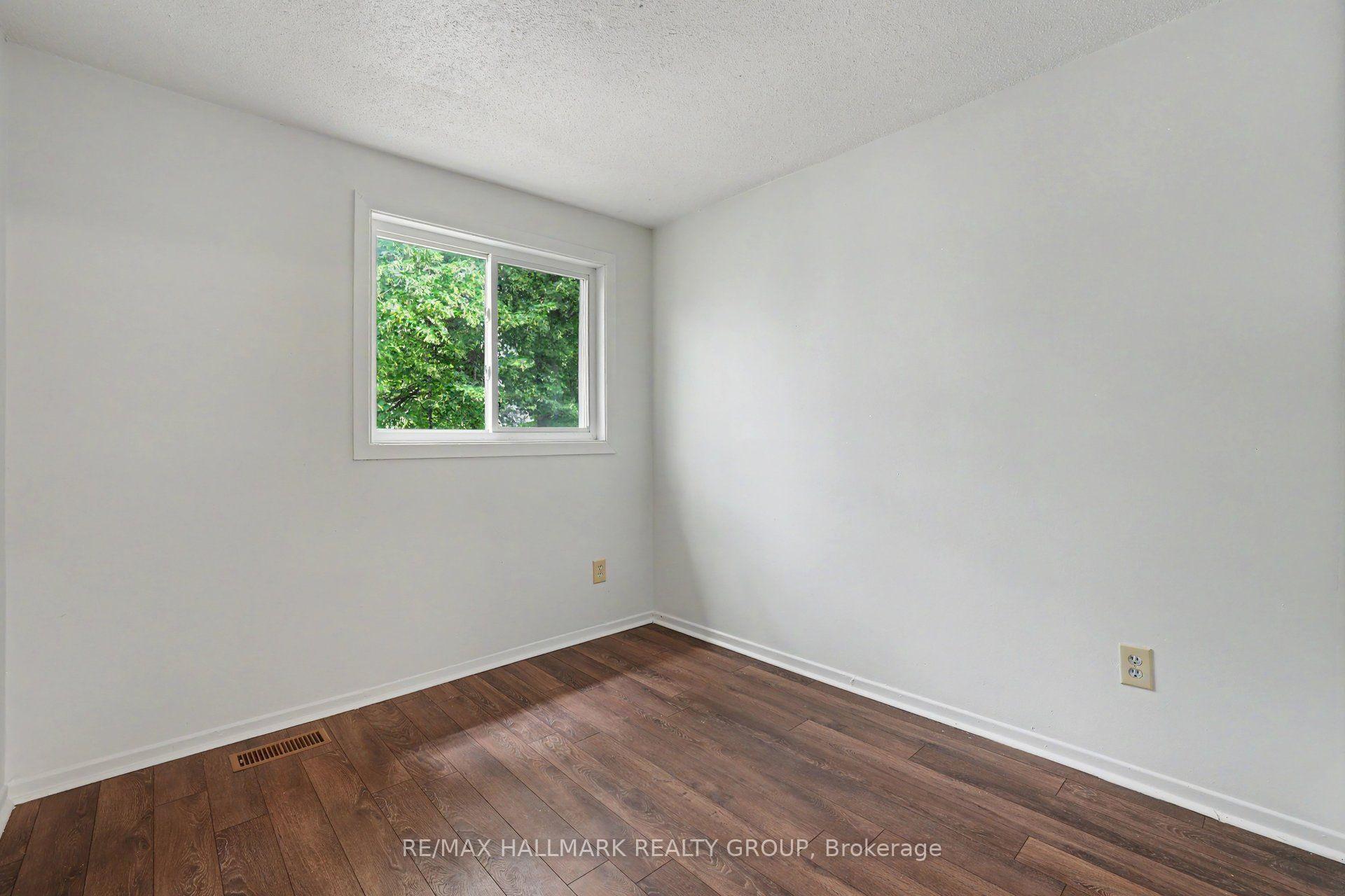 Photo 10 of Unit 18, 32 Sonnet Crescent, Ottawa, Westcliffe Estates — HOMEH