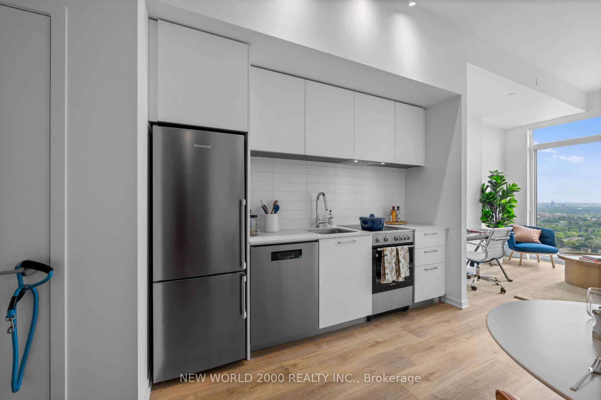 Photo 2 of Unit 2008, 101 Roehampton Avenue, Toronto, Mount Pleasant West — HOMEH