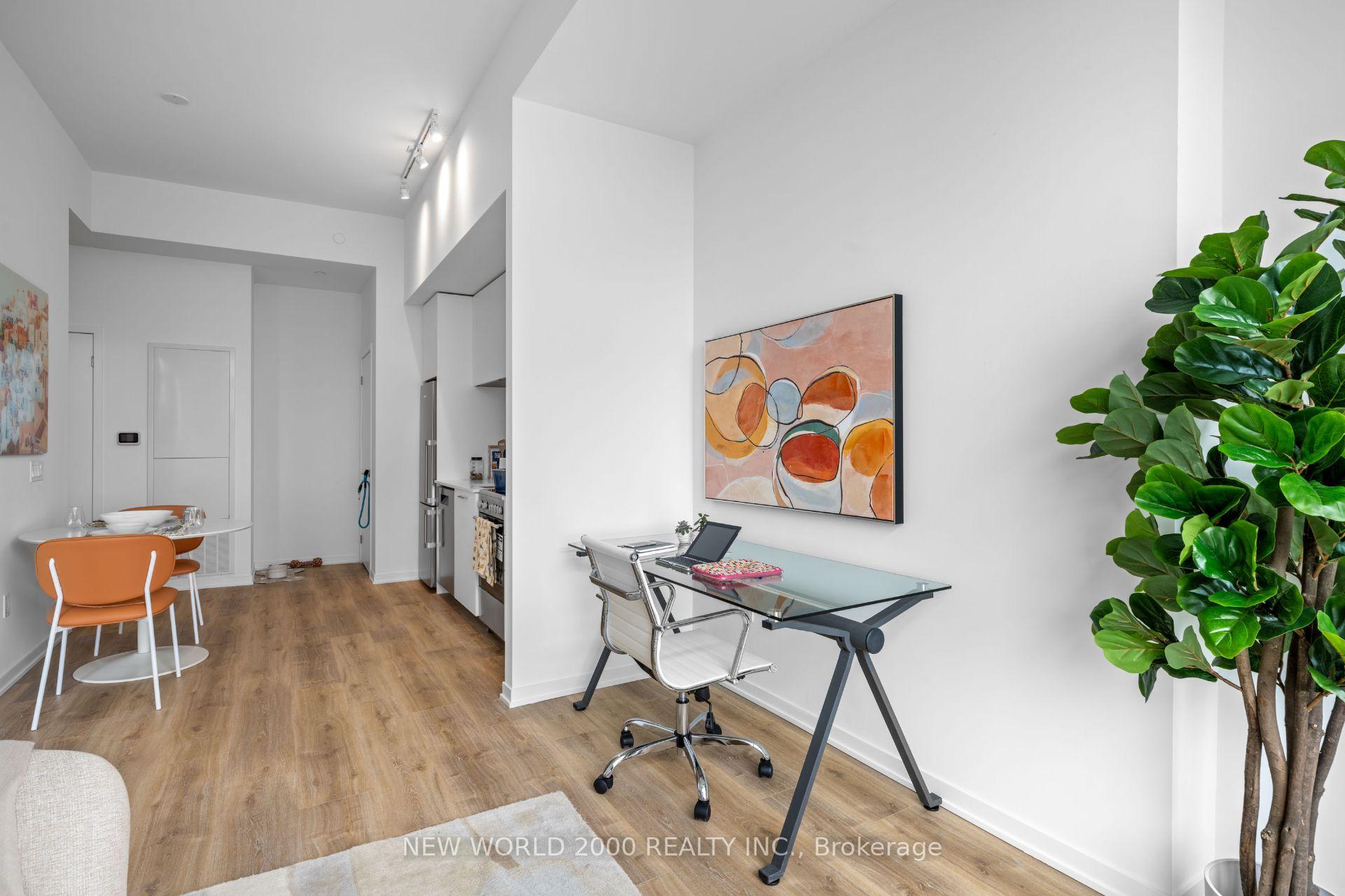 Photo 6 of Unit 2008, 101 Roehampton Avenue, Toronto, Mount Pleasant West — HOMEH