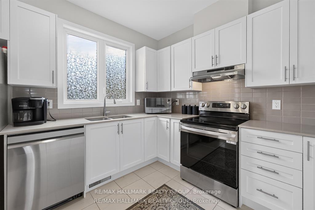 Photo 5 of 627 Alopex Row, Ottawa, Btwn Franktown Rd. & Fallowfield Rd. — HOMEH