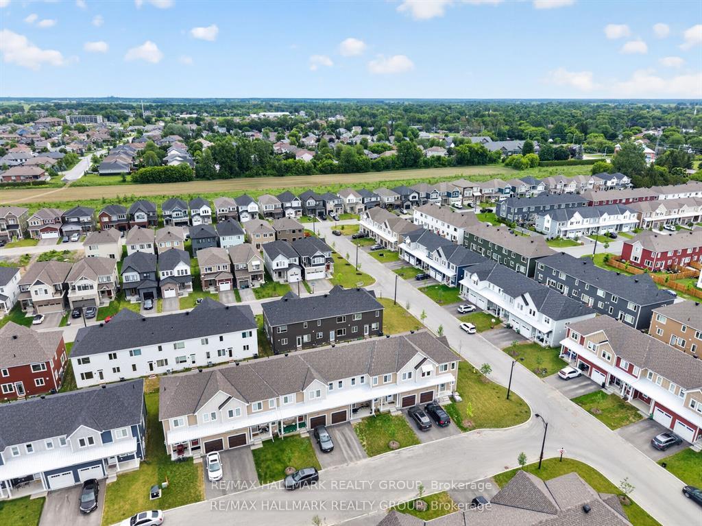Photo 27 of 627 Alopex Row, Ottawa, Btwn Franktown Rd. & Fallowfield Rd. — HOMEH