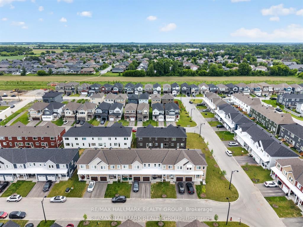 Photo 29 of 627 Alopex Row, Ottawa, Btwn Franktown Rd. & Fallowfield Rd. — HOMEH