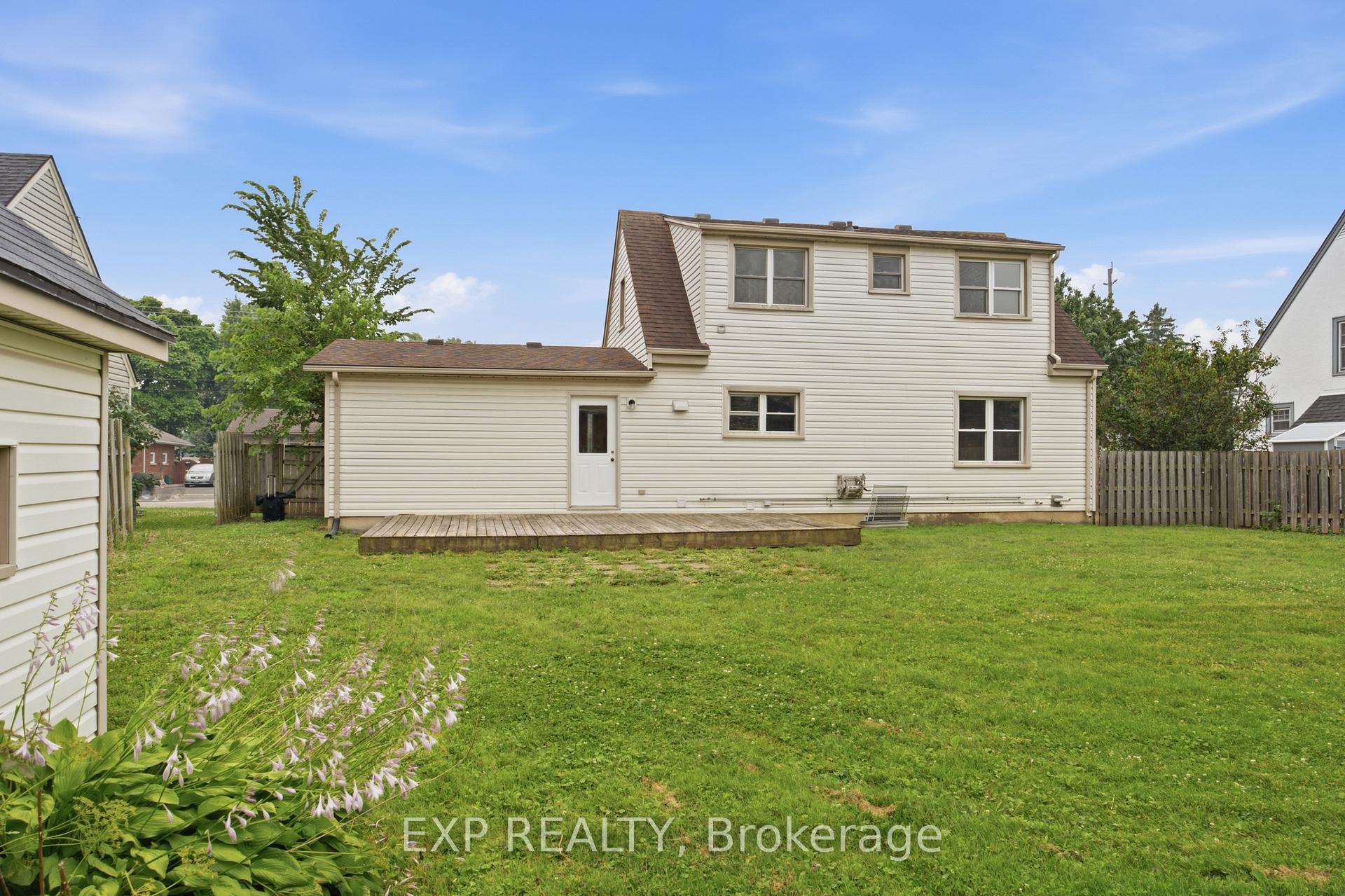 Photo 2 of 208 Thorold Road, Welland, N. Welland — HOMEH