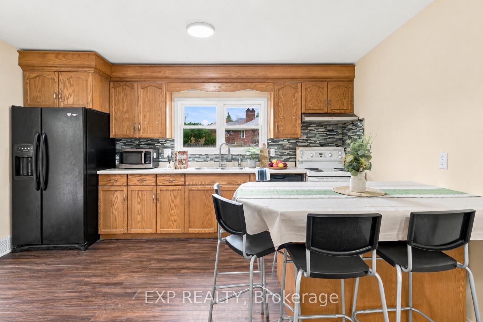 Photo 5 of 208 Thorold Road, Welland, N. Welland — HOMEH