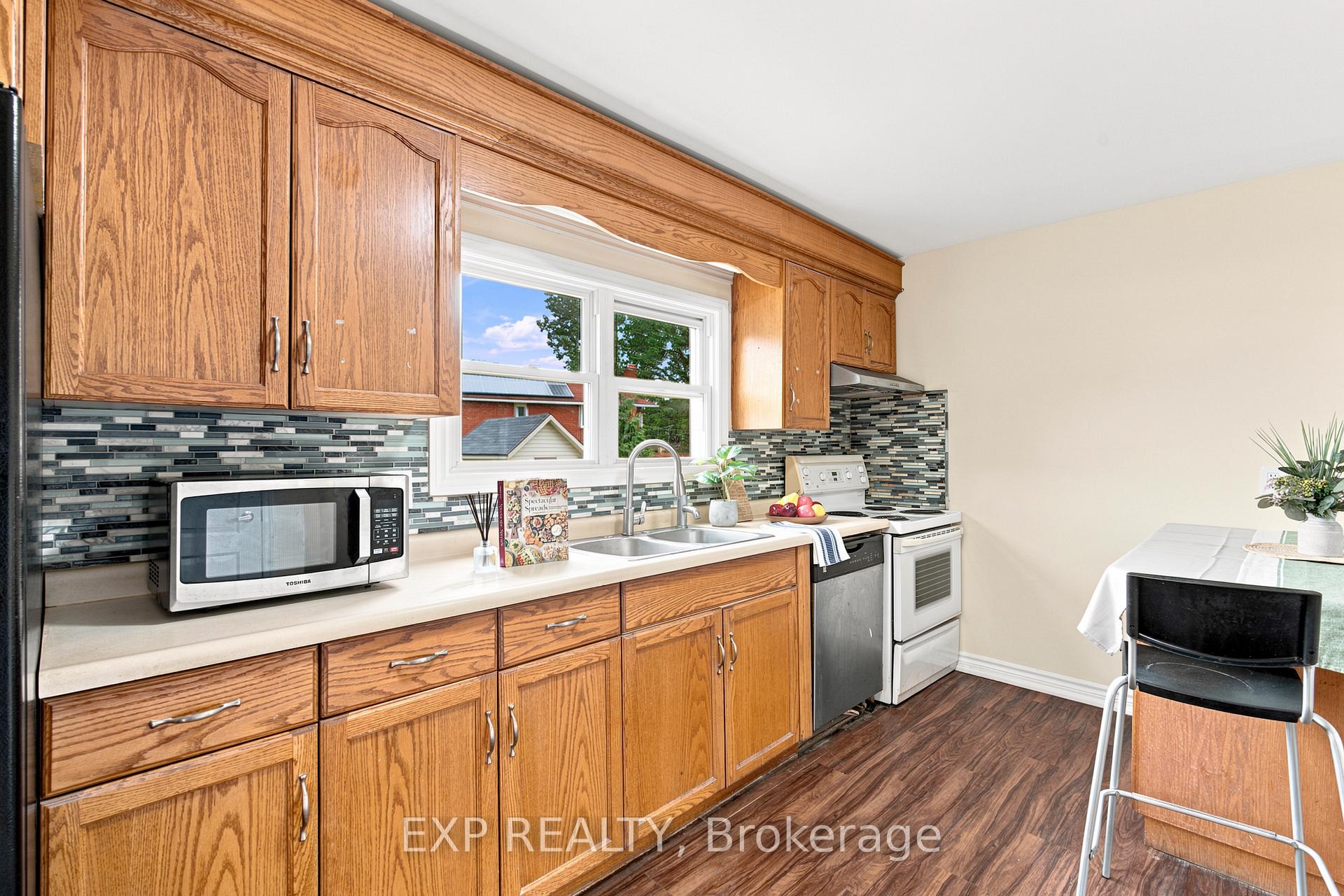 Photo 7 of 208 Thorold Road, Welland, N. Welland — HOMEH