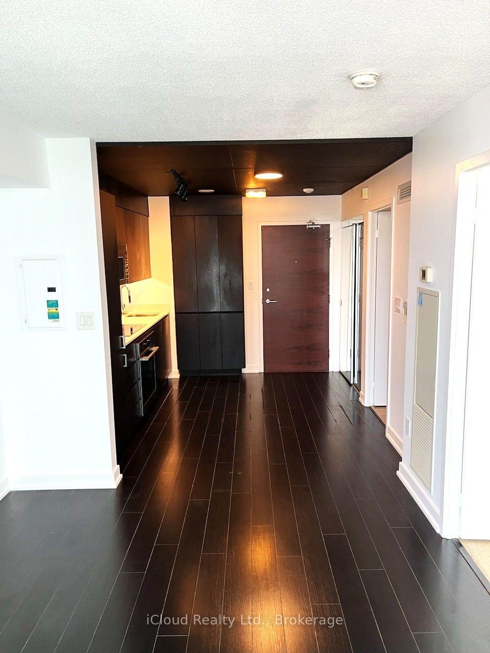 Photo 4 of Unit 2711, 15 Iceboat Terrace, Toronto, Waterfront Communities — HOMEH