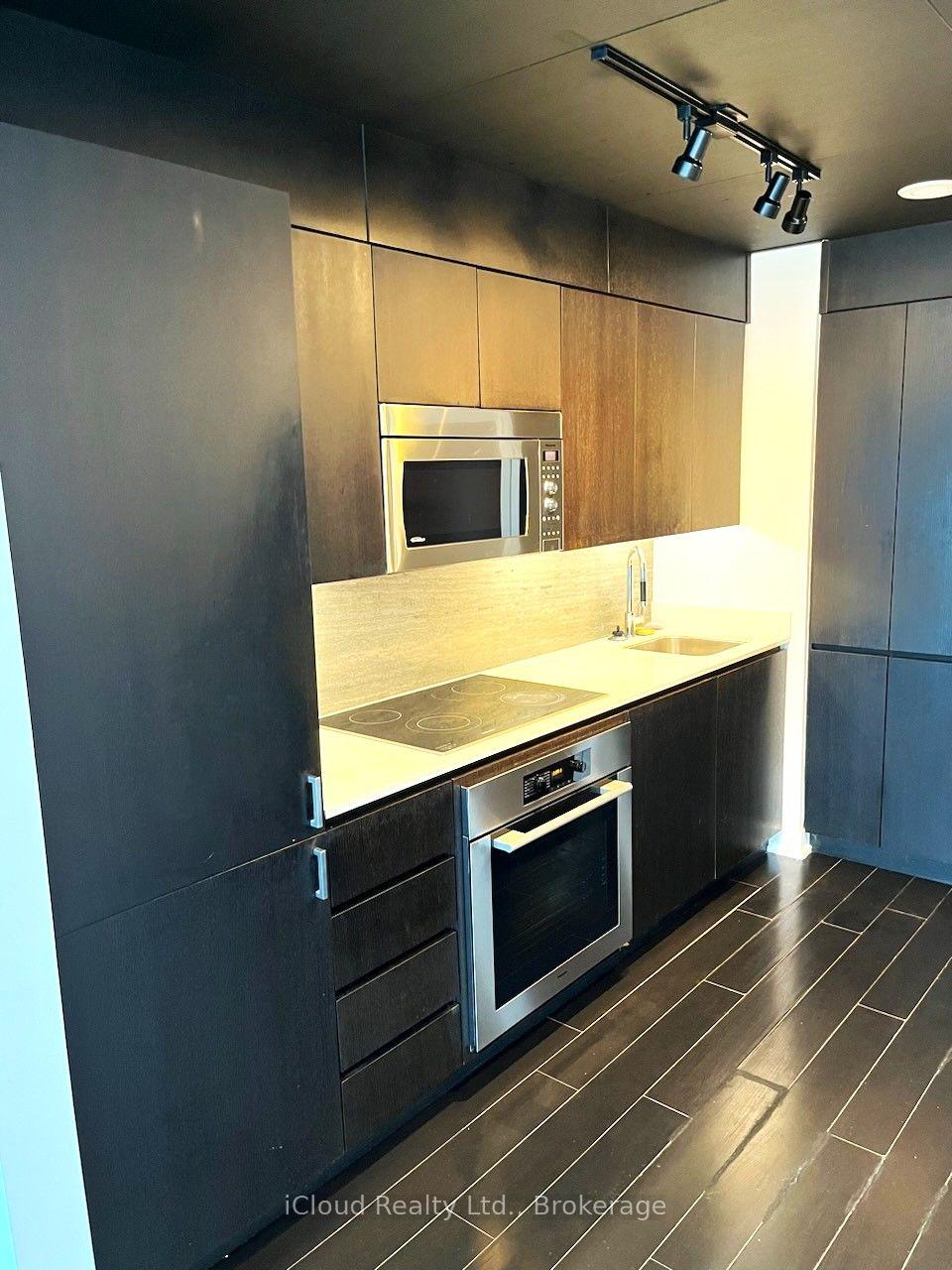 Photo 5 of Unit 2711, 15 Iceboat Terrace, Toronto, Waterfront Communities — HOMEH