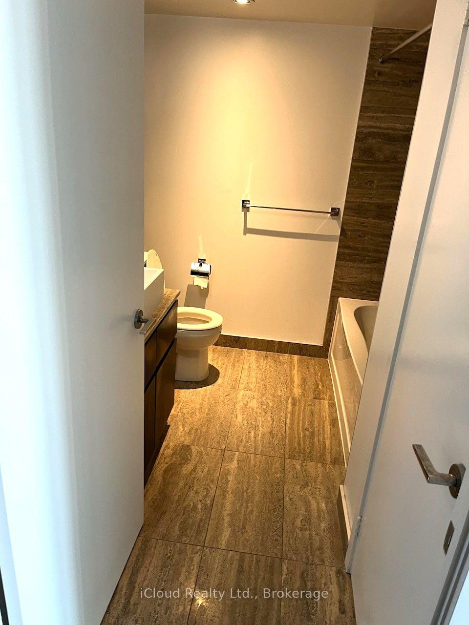 Photo 8 of Unit 2711, 15 Iceboat Terrace, Toronto, Waterfront Communities — HOMEH