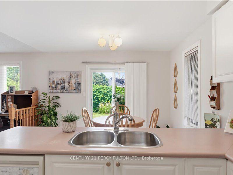 Photo 5 of 896 Sundance Circle, Oshawa, Northglen — HOMEH