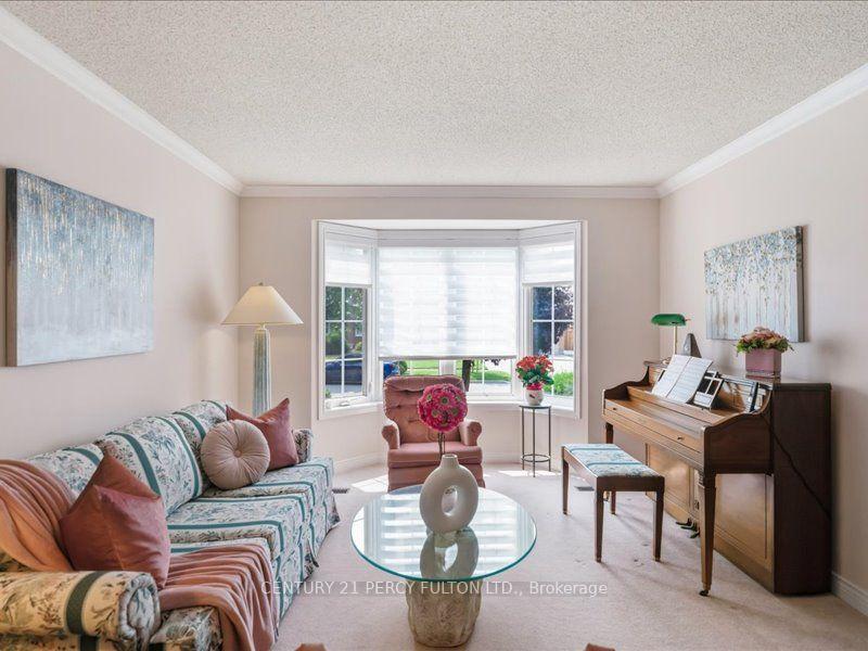Photo 8 of 896 Sundance Circle, Oshawa, Northglen — HOMEH
