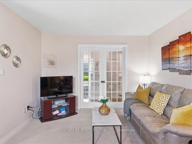 Photo 11 of 896 Sundance Circle, Oshawa, Northglen — HOMEH