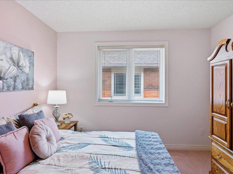 Photo 15 of 896 Sundance Circle, Oshawa, Northglen — HOMEH