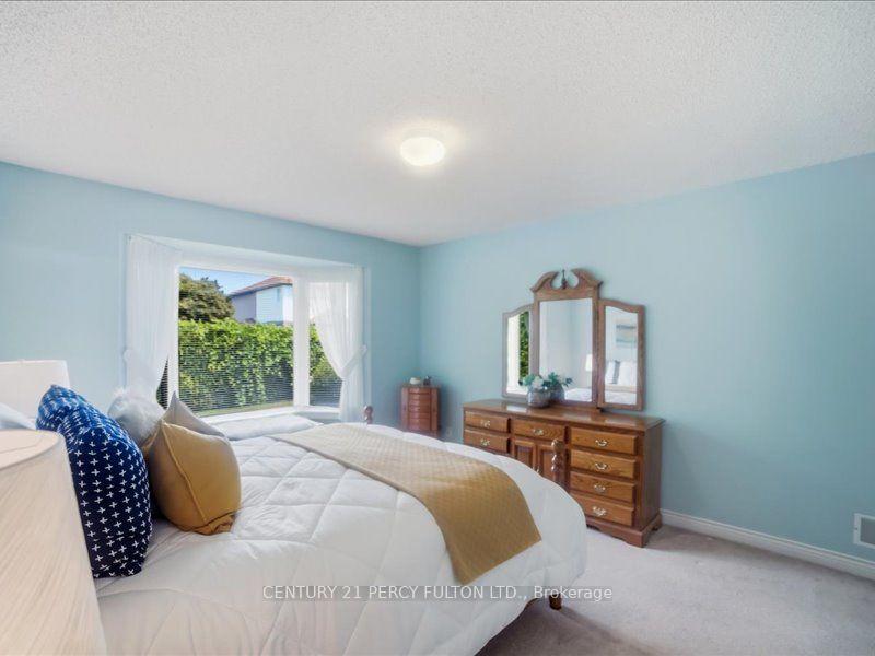 Photo 21 of 896 Sundance Circle, Oshawa, Northglen — HOMEH
