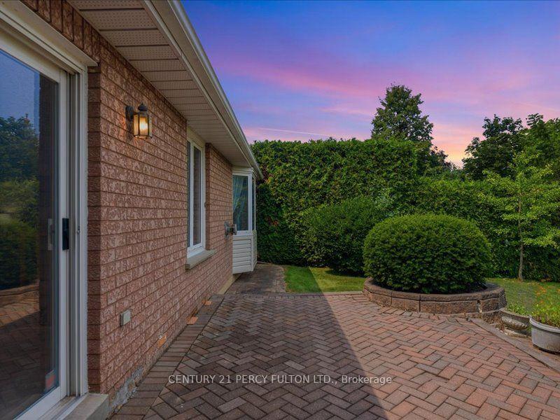 Photo 38 of 896 Sundance Circle, Oshawa, Northglen — HOMEH
