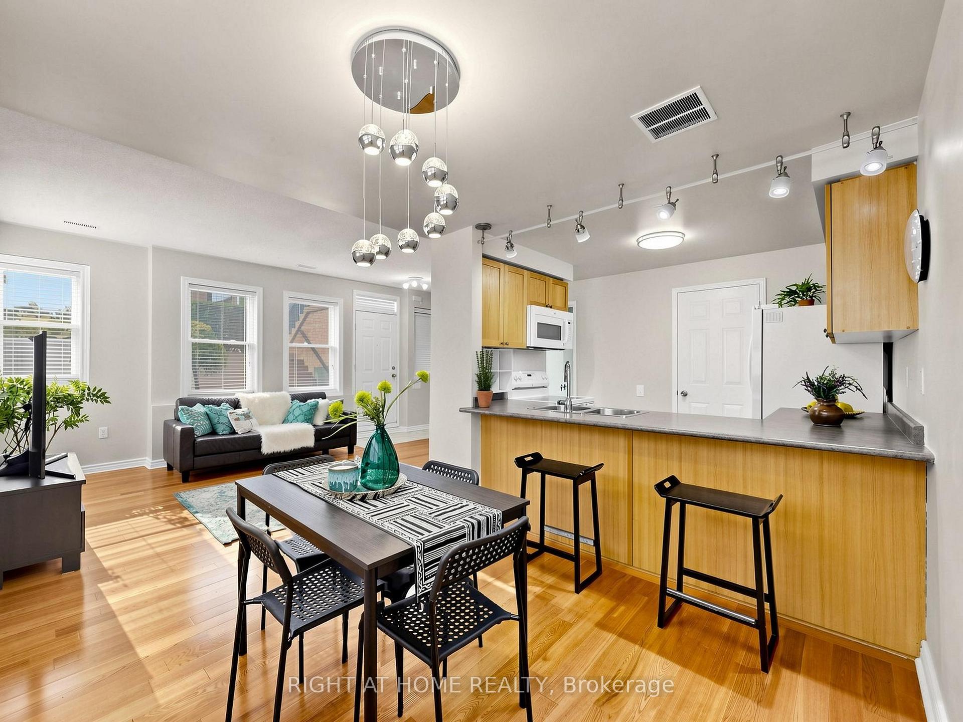 Photo of Unit 76, 760 Lawrence Avenue W