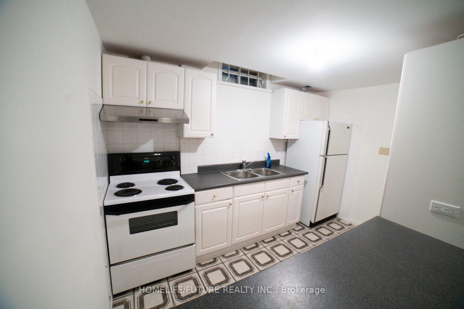 Photo 3 of Unit Bsmt, 20 Gaslight Crescent, Scarborough, Highland Creek — HOMEH