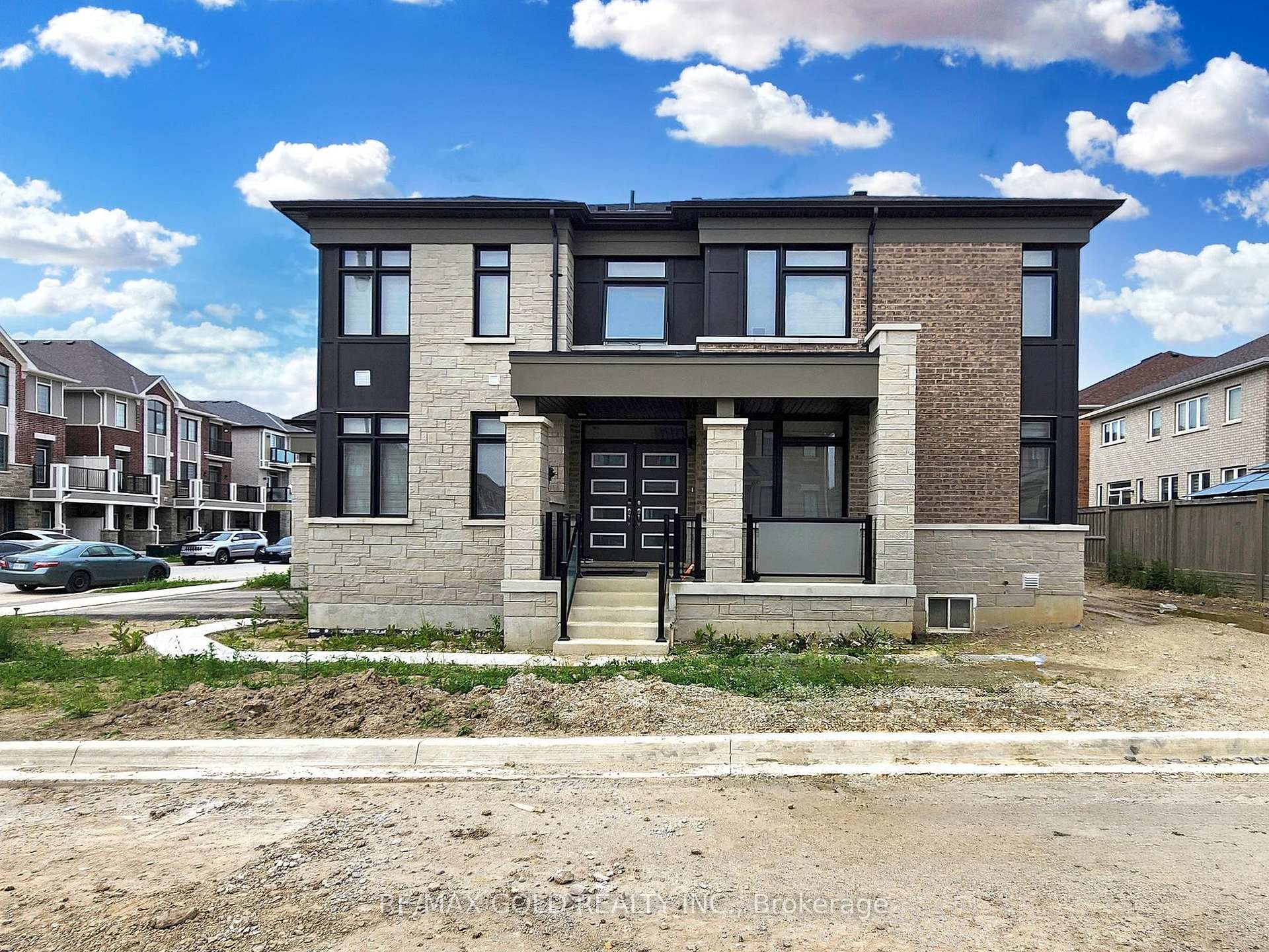 Photo 4 of 52 keppel Circle, Brampton, Northwest Brampton — HOMEH