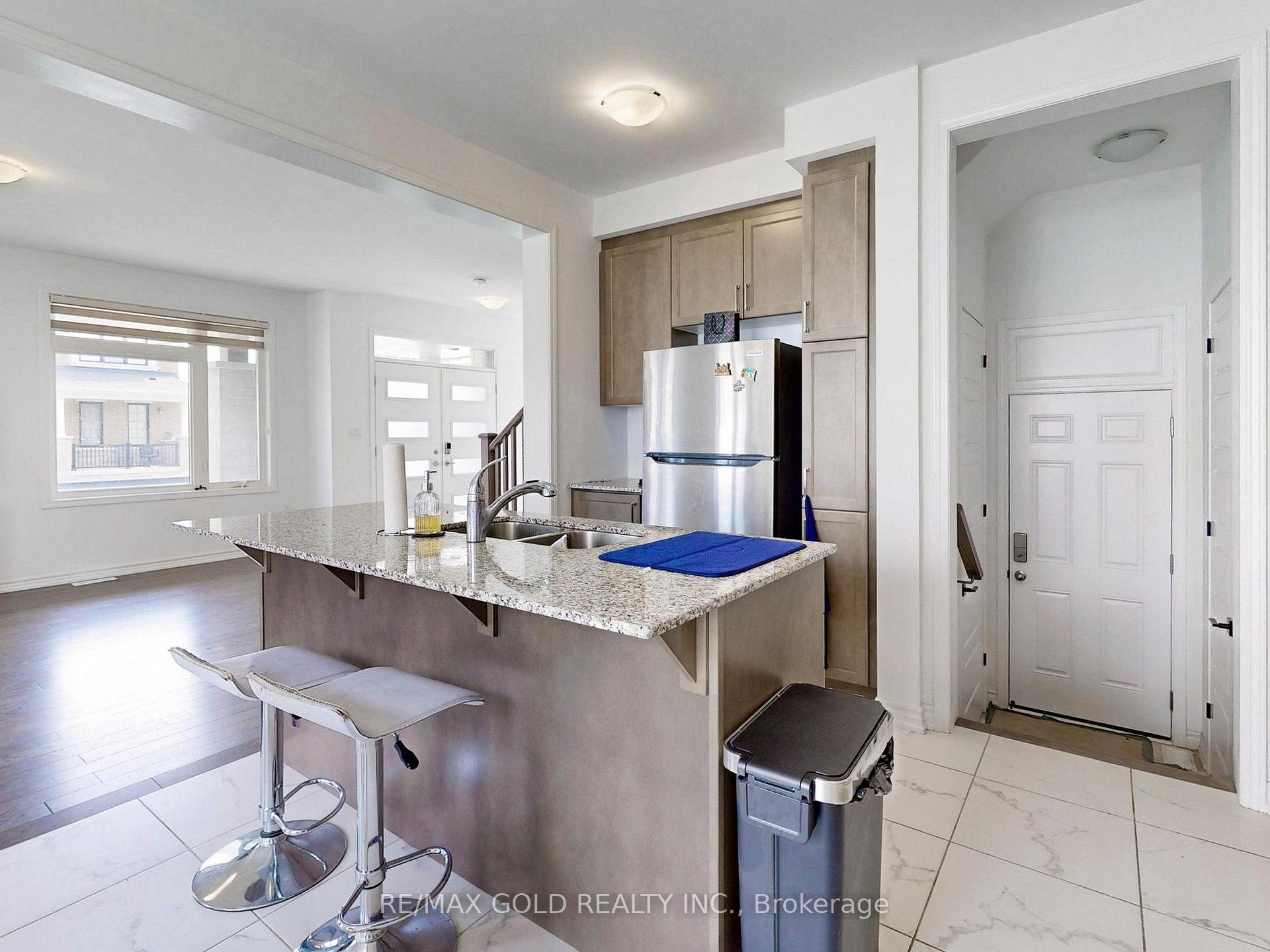 Photo 13 of 52 keppel Circle, Brampton, Northwest Brampton — HOMEH