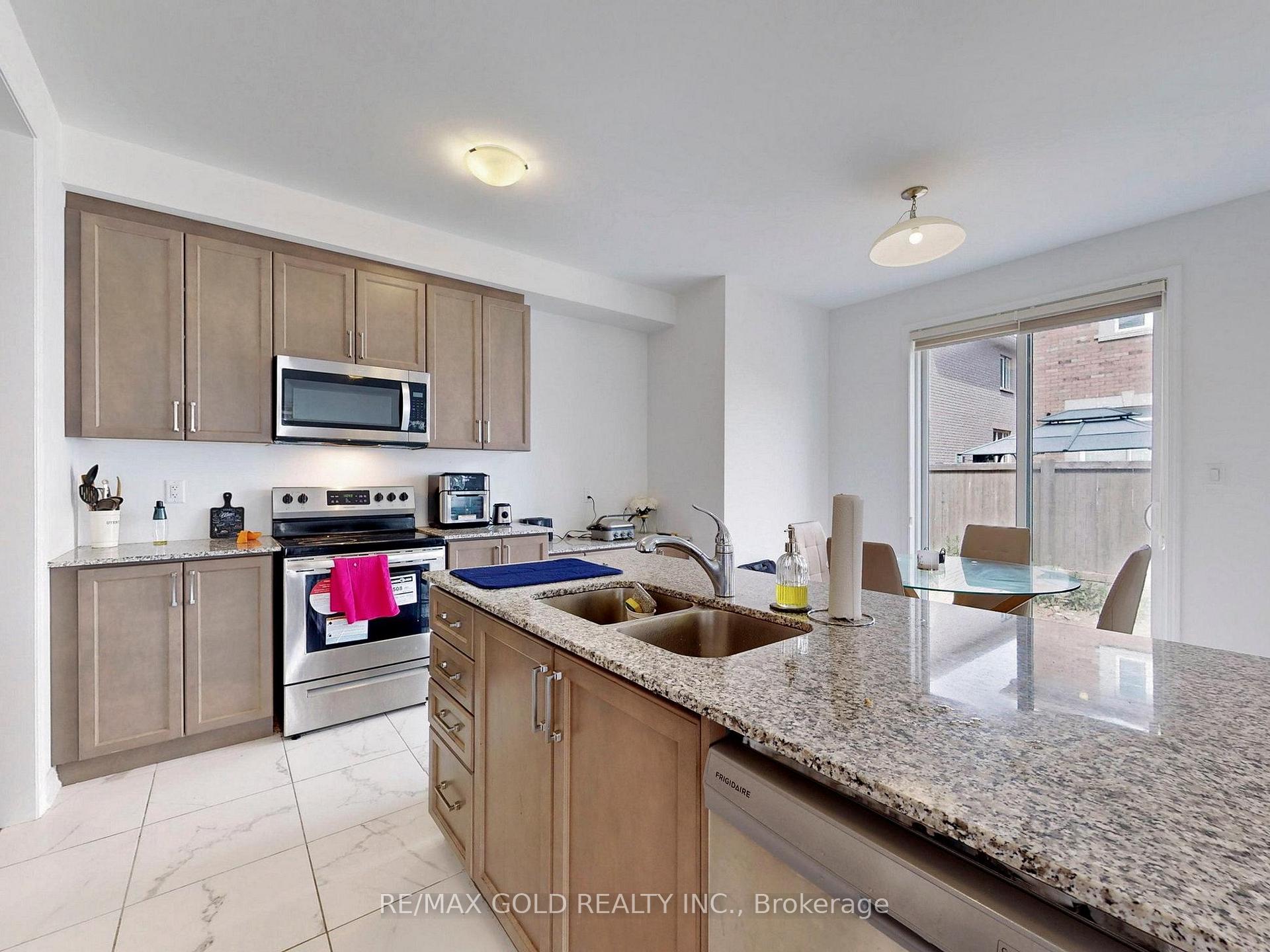 Photo 14 of 52 keppel Circle, Brampton, Northwest Brampton — HOMEH