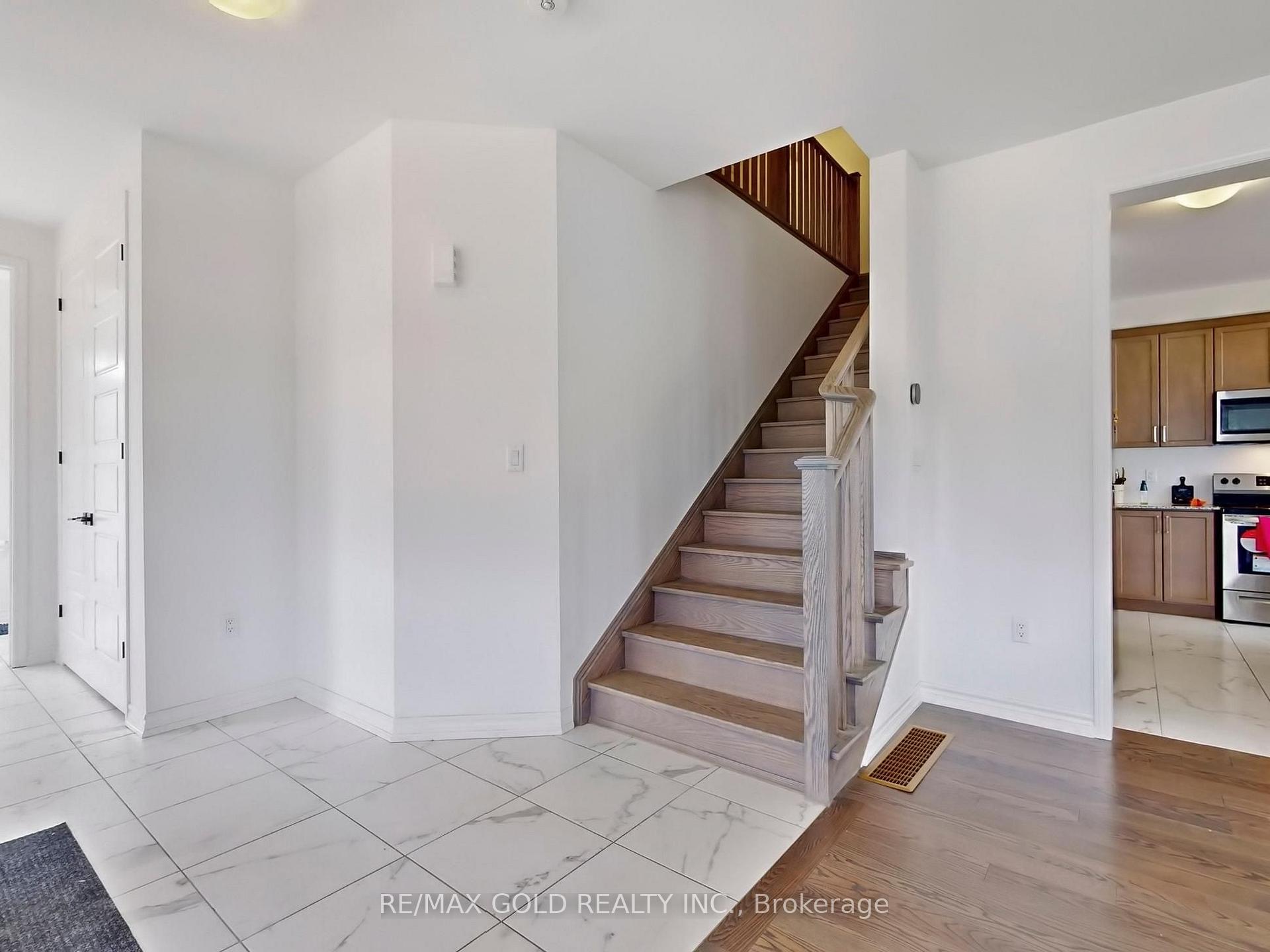 Photo 24 of 52 keppel Circle, Brampton, Northwest Brampton — HOMEH