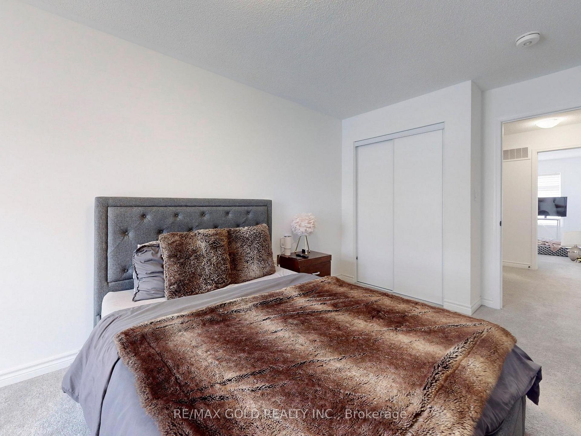 Photo 37 of 52 keppel Circle, Brampton, Northwest Brampton — HOMEH