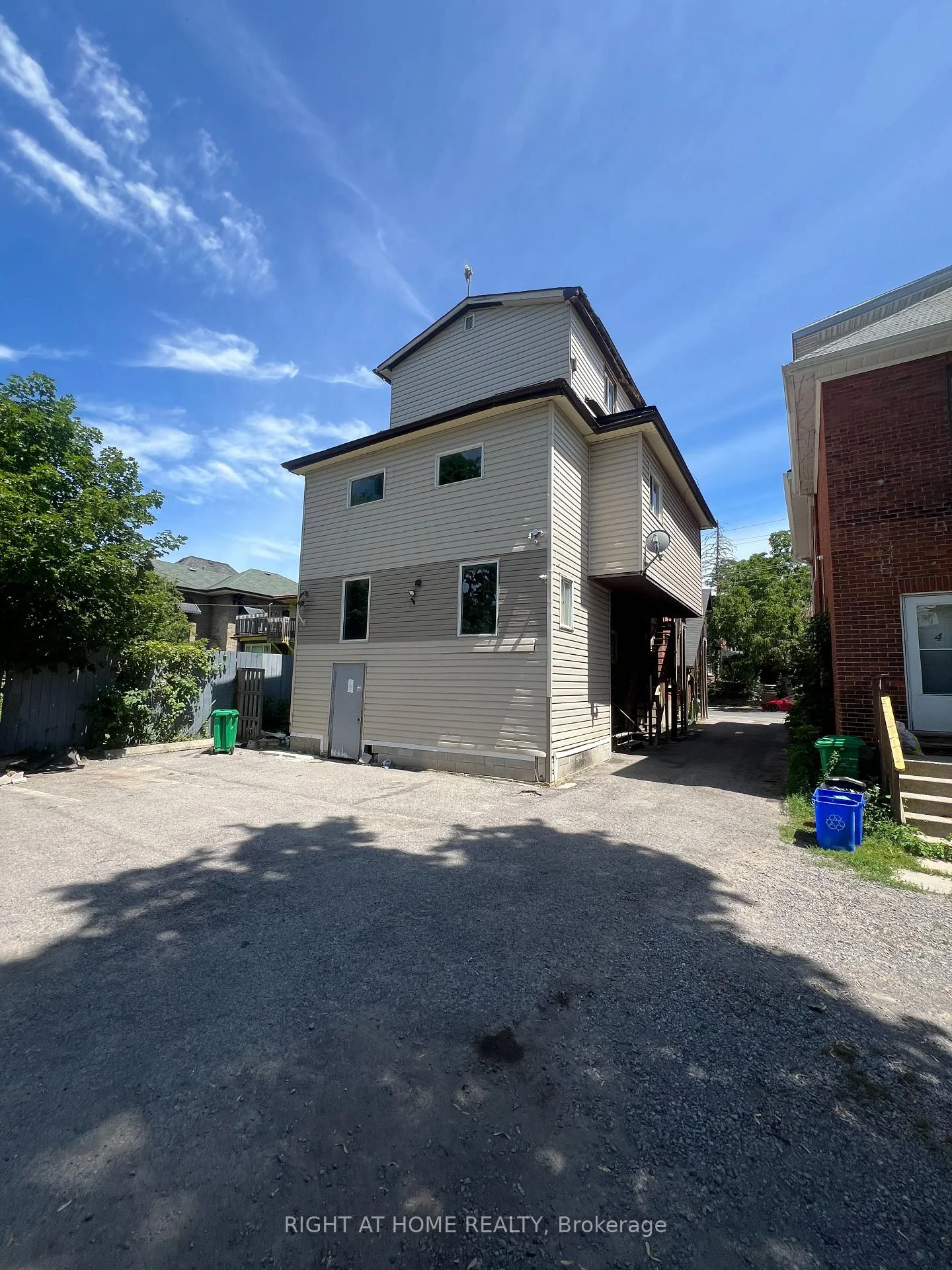 Photo 4 of 541 Aylmer Street N, Peterborough, Town Ward 3 — HOMEH