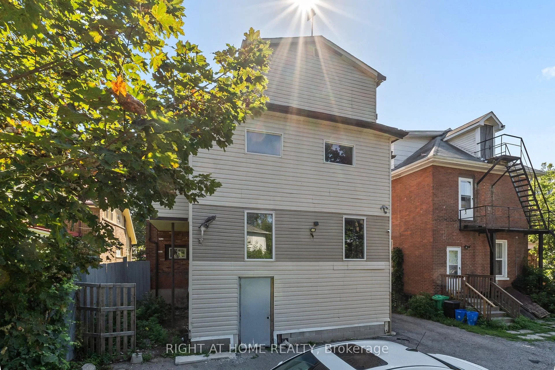 Photo 11 of 541 Aylmer Street N, Peterborough, Town Ward 3 — HOMEH