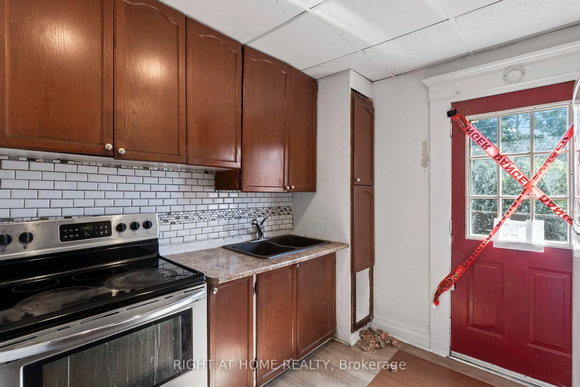Photo 20 of 541 Aylmer Street N, Peterborough, Town Ward 3 — HOMEH