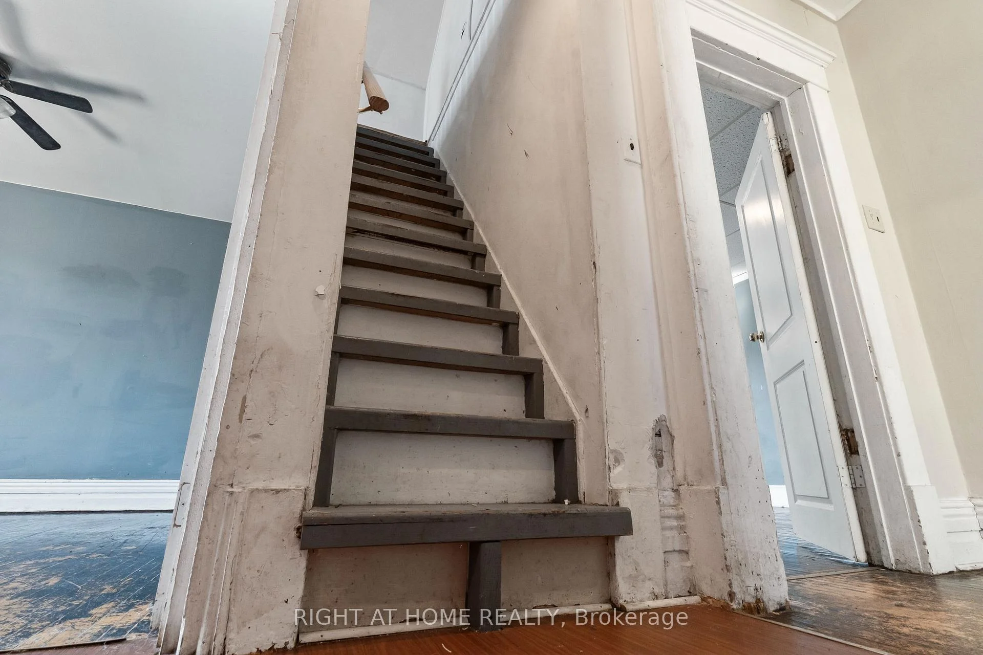 Photo 22 of 541 Aylmer Street N, Peterborough, Town Ward 3 — HOMEH
