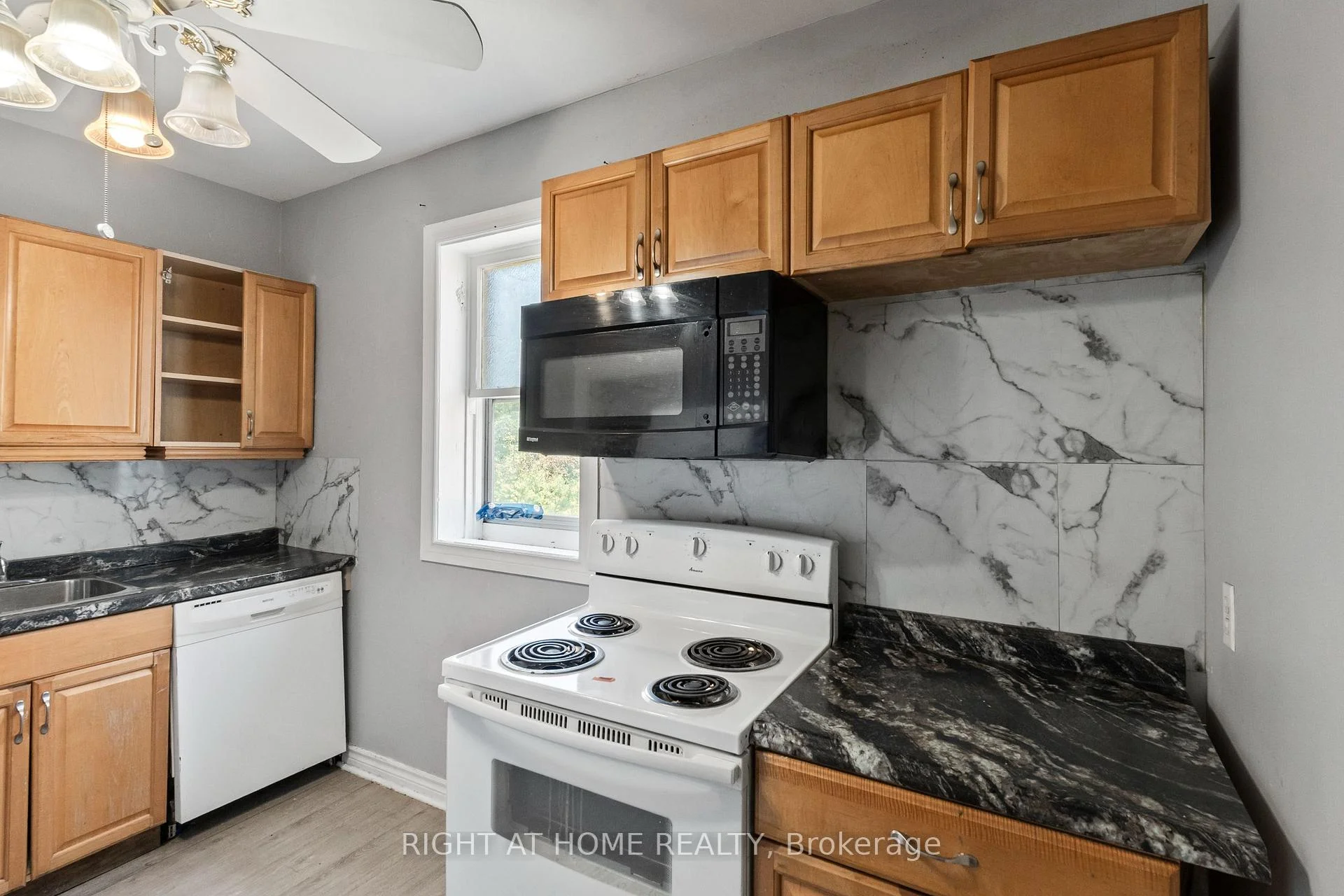 Photo 33 of 541 Aylmer Street N, Peterborough, Town Ward 3 — HOMEH