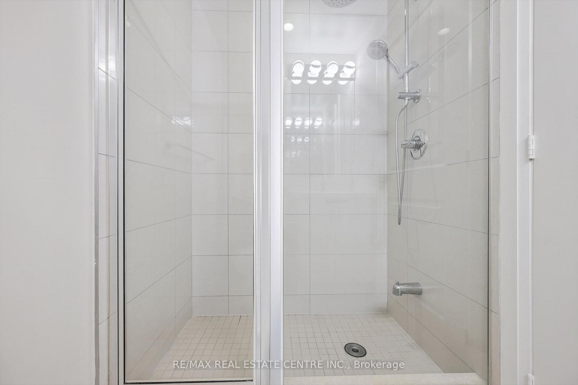 Photo 11 of Unit 524, 2 Old Mill Drive, Toronto, High Park-Swansea — HOMEH