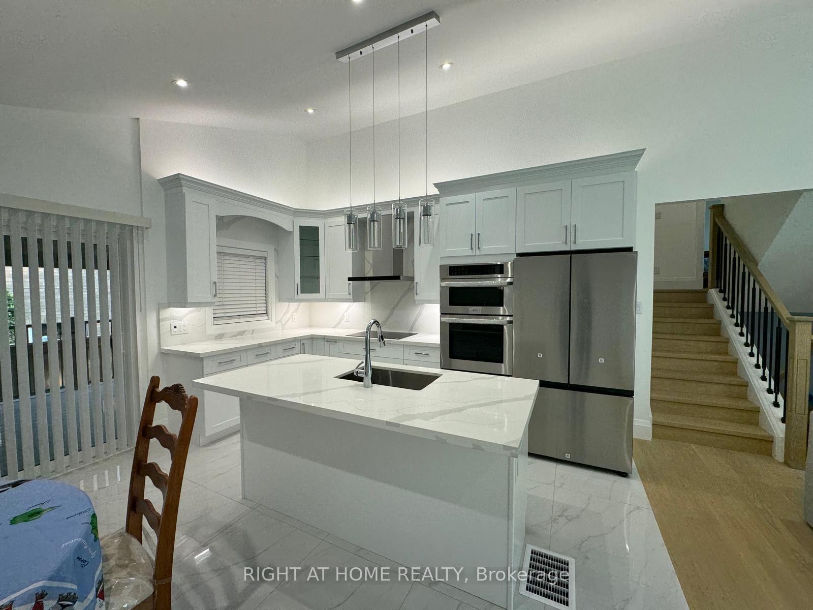 Photo 3 of 52 Sedgebrook Crescent, Etobicoke, Eringate-Centennial-West Deane — HOMEH