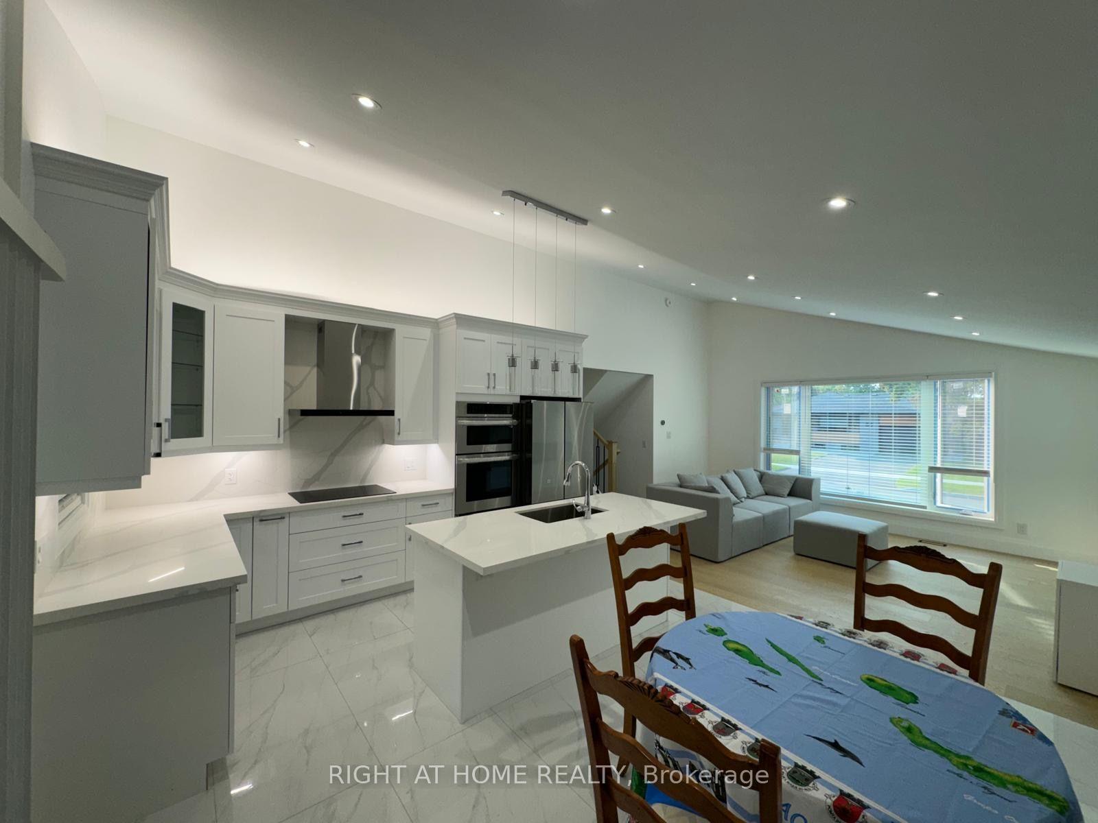 Photo 5 of 52 Sedgebrook Crescent, Etobicoke, Eringate-Centennial-West Deane — HOMEH