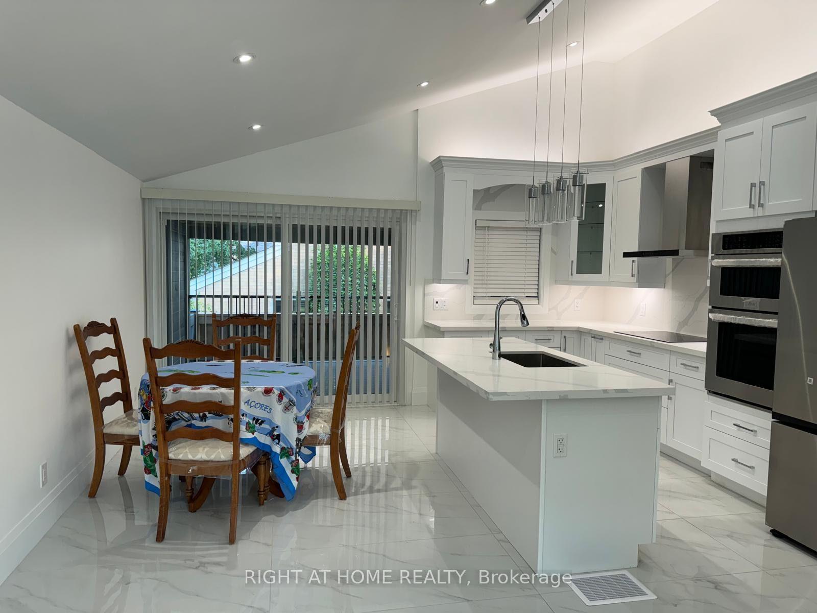 Photo 6 of 52 Sedgebrook Crescent, Etobicoke, Eringate-Centennial-West Deane — HOMEH