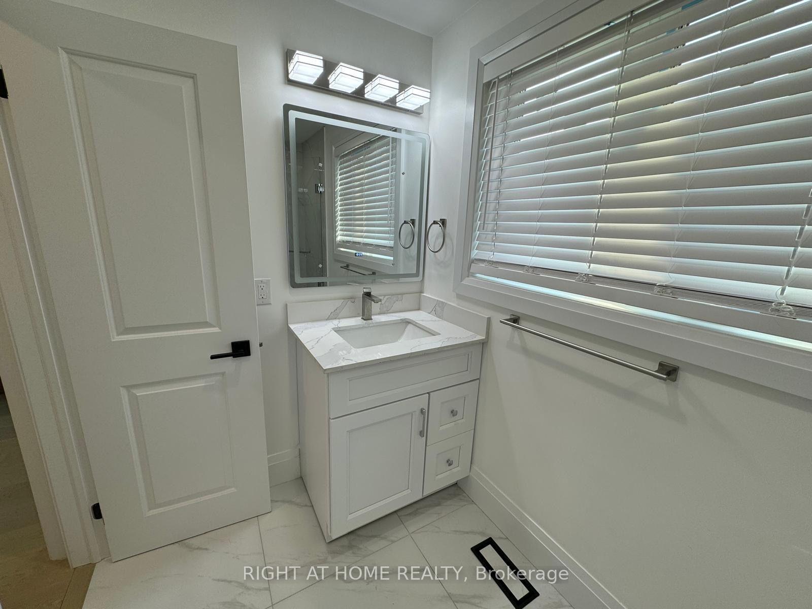 Photo 7 of 52 Sedgebrook Crescent, Etobicoke, Eringate-Centennial-West Deane — HOMEH