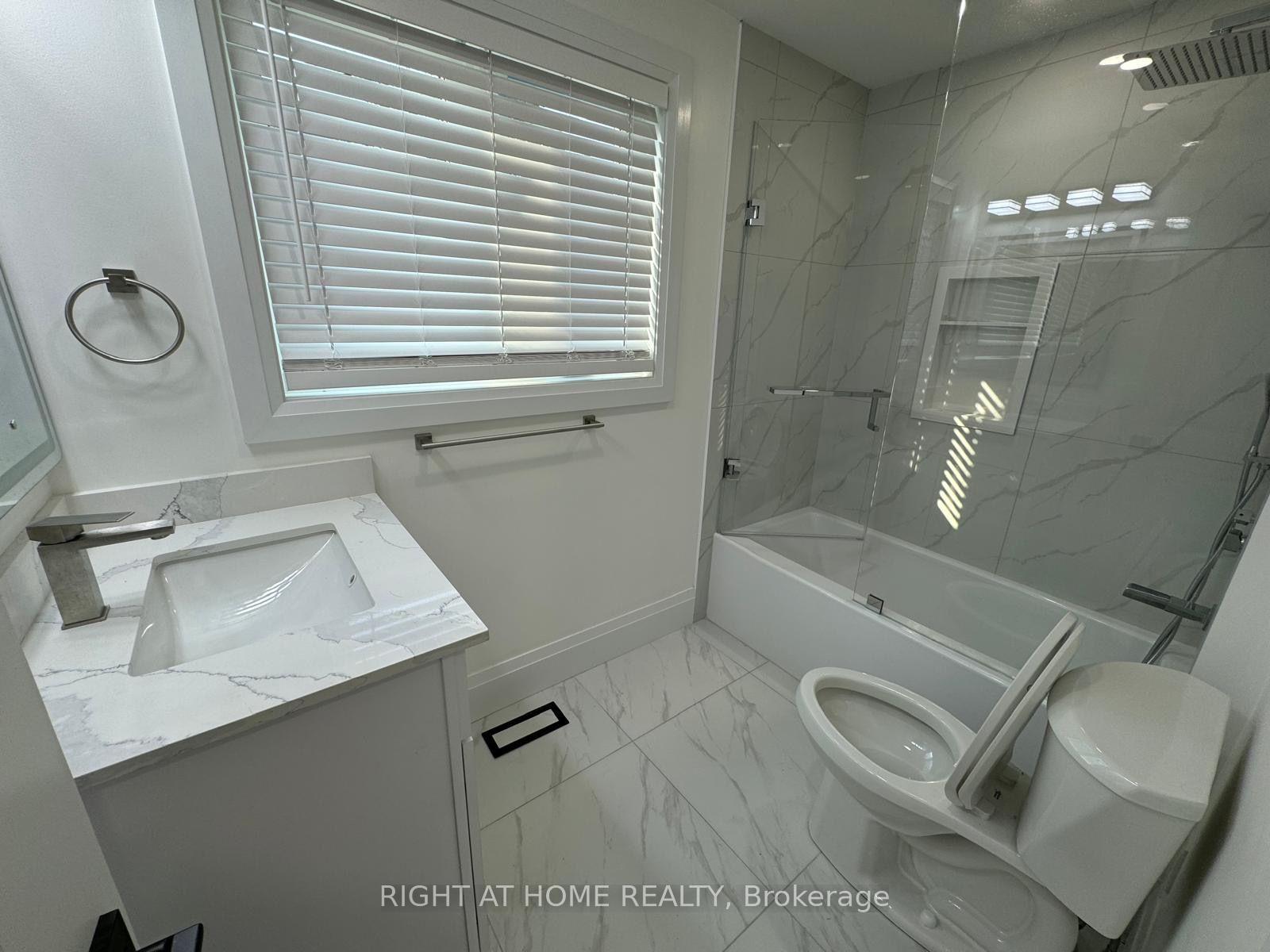 Photo 8 of 52 Sedgebrook Crescent, Etobicoke, Eringate-Centennial-West Deane — HOMEH