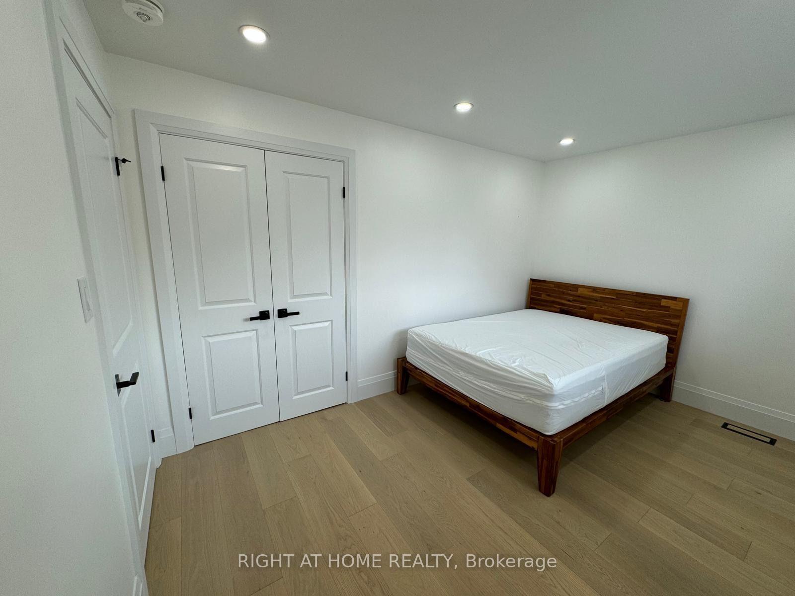 Photo 11 of 52 Sedgebrook Crescent, Etobicoke, Eringate-Centennial-West Deane — HOMEH