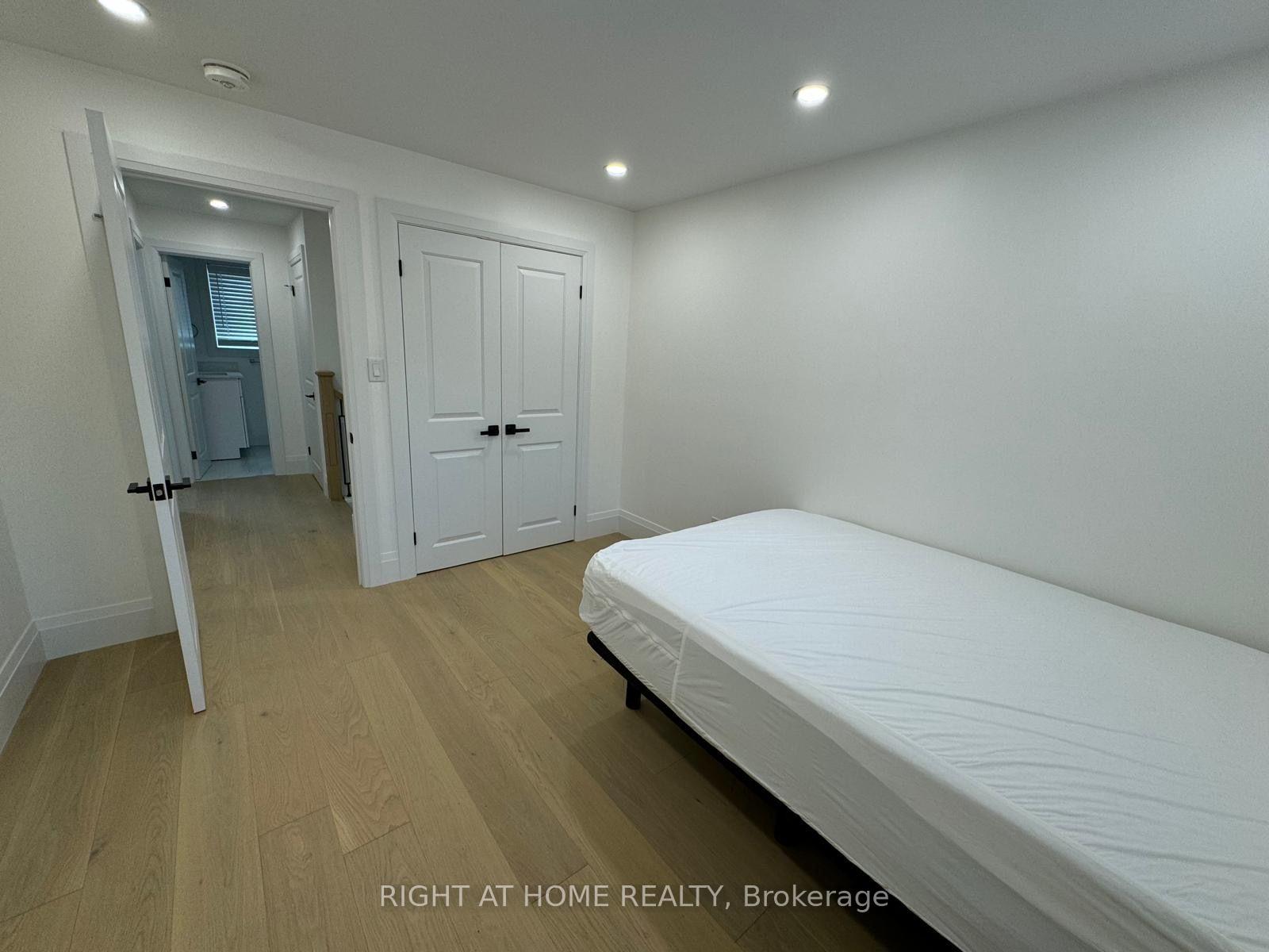 Photo 12 of 52 Sedgebrook Crescent, Etobicoke, Eringate-Centennial-West Deane — HOMEH