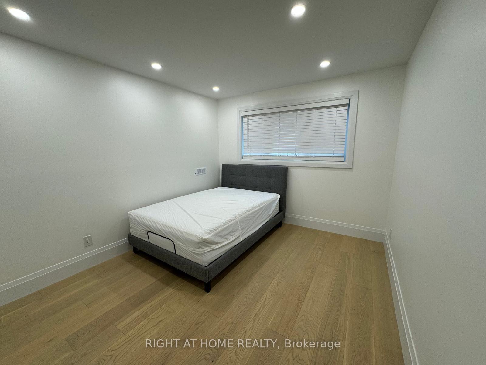 Photo 14 of 52 Sedgebrook Crescent, Etobicoke, Eringate-Centennial-West Deane — HOMEH